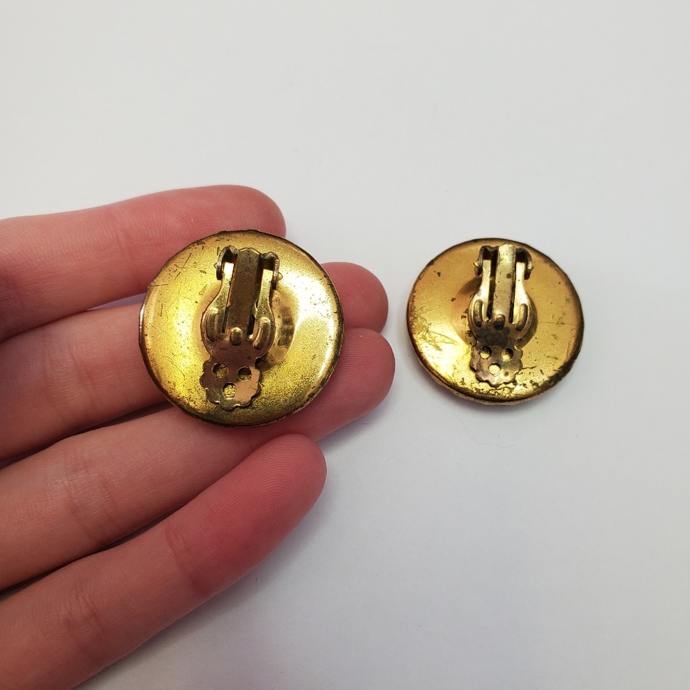 Vintage clip on earrings - Picture 4 of 5